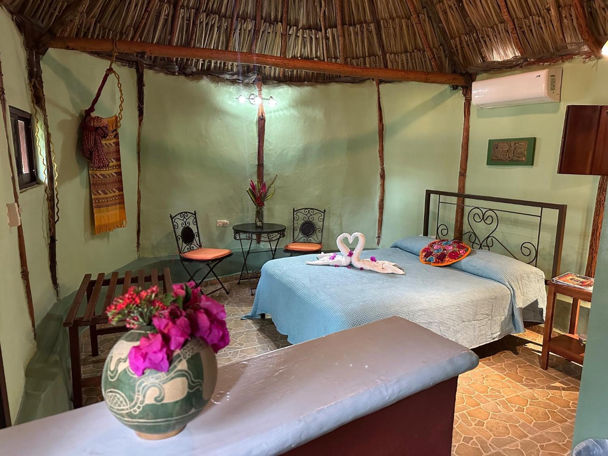 The Pickled Onion B&B And Restaurant Uxmal Santa Elena Ngoại thất bức ảnh